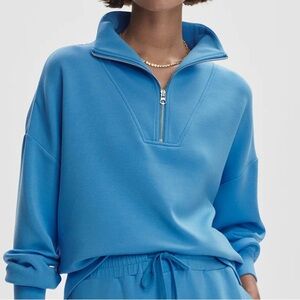 NWT Varley Hawley 1/2 Zip sweatshirt. Size small. Color: Azure. Double soft